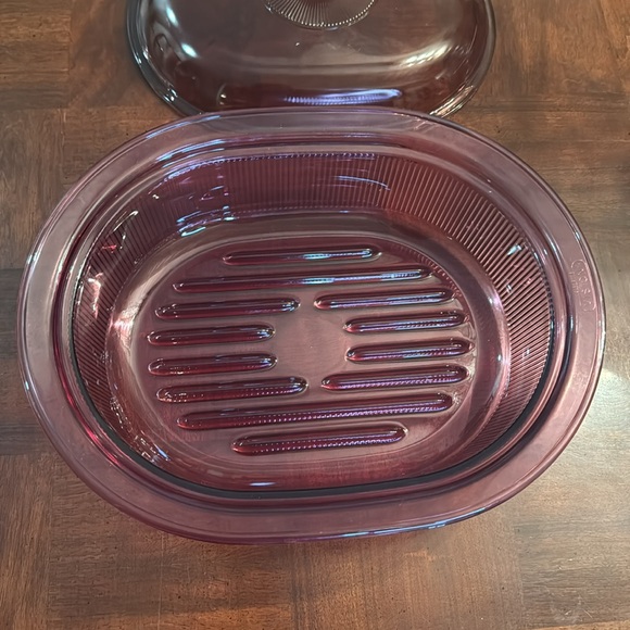 Corningware Visions Cranberry 4 qt Oval Ribbed Roasting Dish with Lid V-34-C - Picture 2 of 10